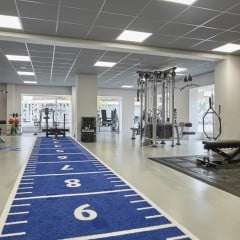 Sprinterská dráha z umělého trávníku s plným nástřikem SPRINTTRACK 10 x 1,5 m