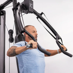 Posilovací stroj CENTR