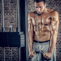 Tricepsový úchop ATX LINE zahnutý V, kloub, gumové konce