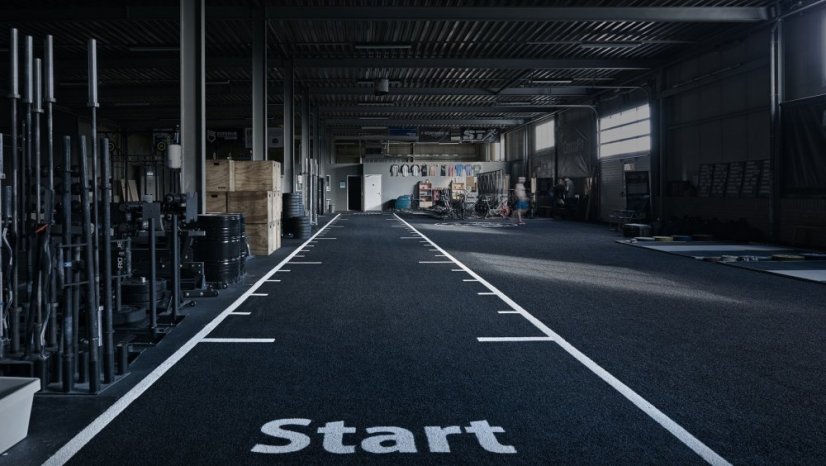 Sprint Track; Heavy Start & Finish, značky po 1bm, tl. 13 mm, světle šedá, 1 m²